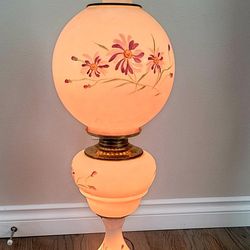 Vintage 3 tiered Gone with wind lamp.