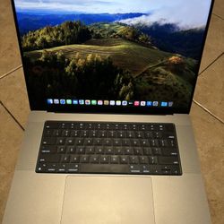 2021 MacBook Pro 16 Inch 32GB M1 Pro with 16 Core, 500GB, 28 Count on Battery Excellent Condition
