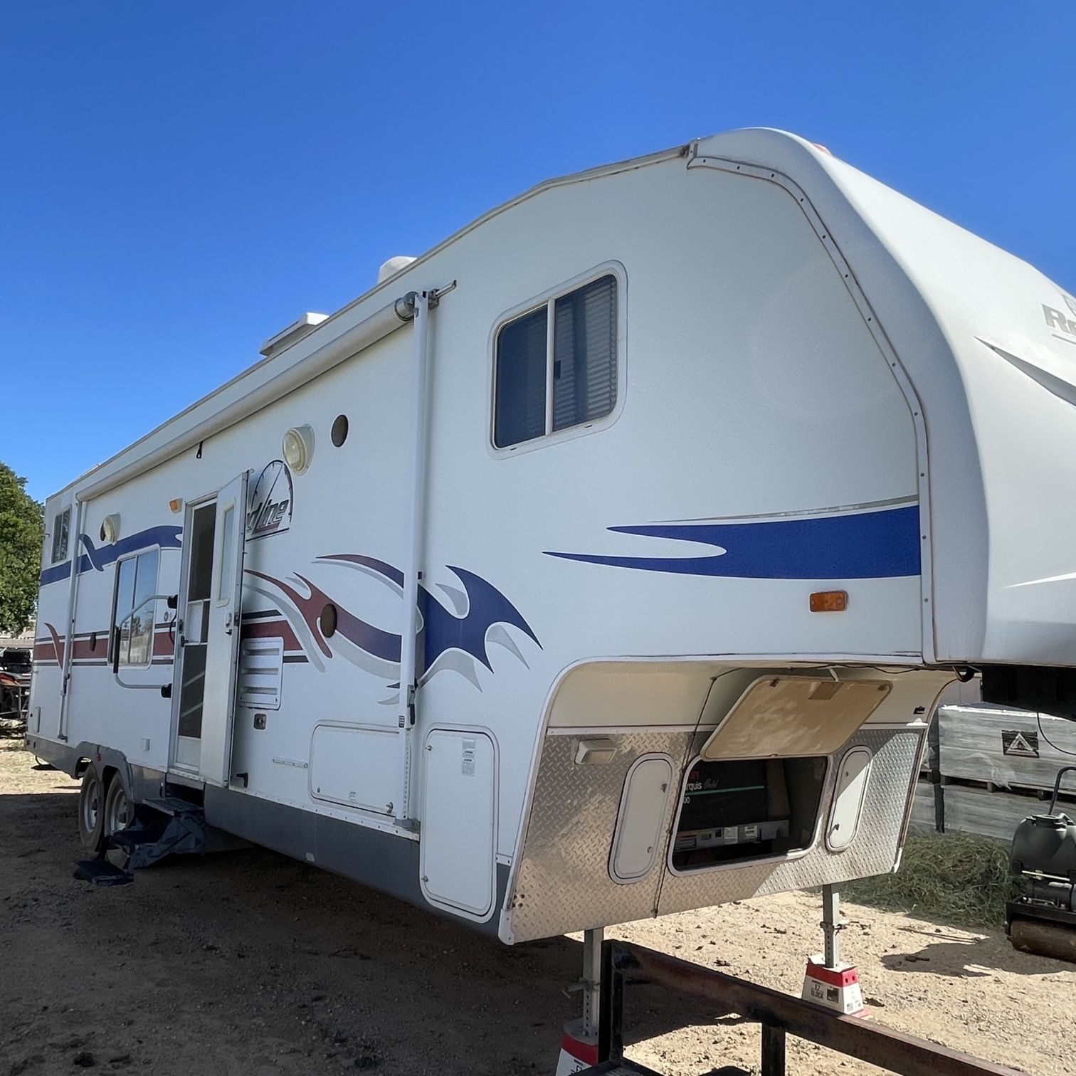 2007 Fleetwood Redline 335FS for Sale in Glendale, AZ - OfferUp