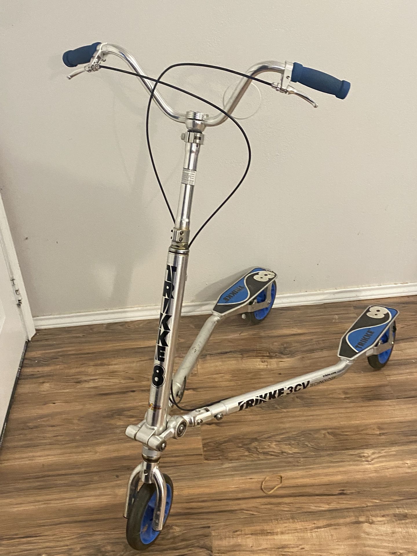 その他 TRIKKE8 3CV その他 TRIKKE8 3CV TRIKKE T8 3CV 3 WHEEL ADULT WHEEL CARVING