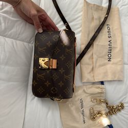 Louis Vuitton Pochette East West