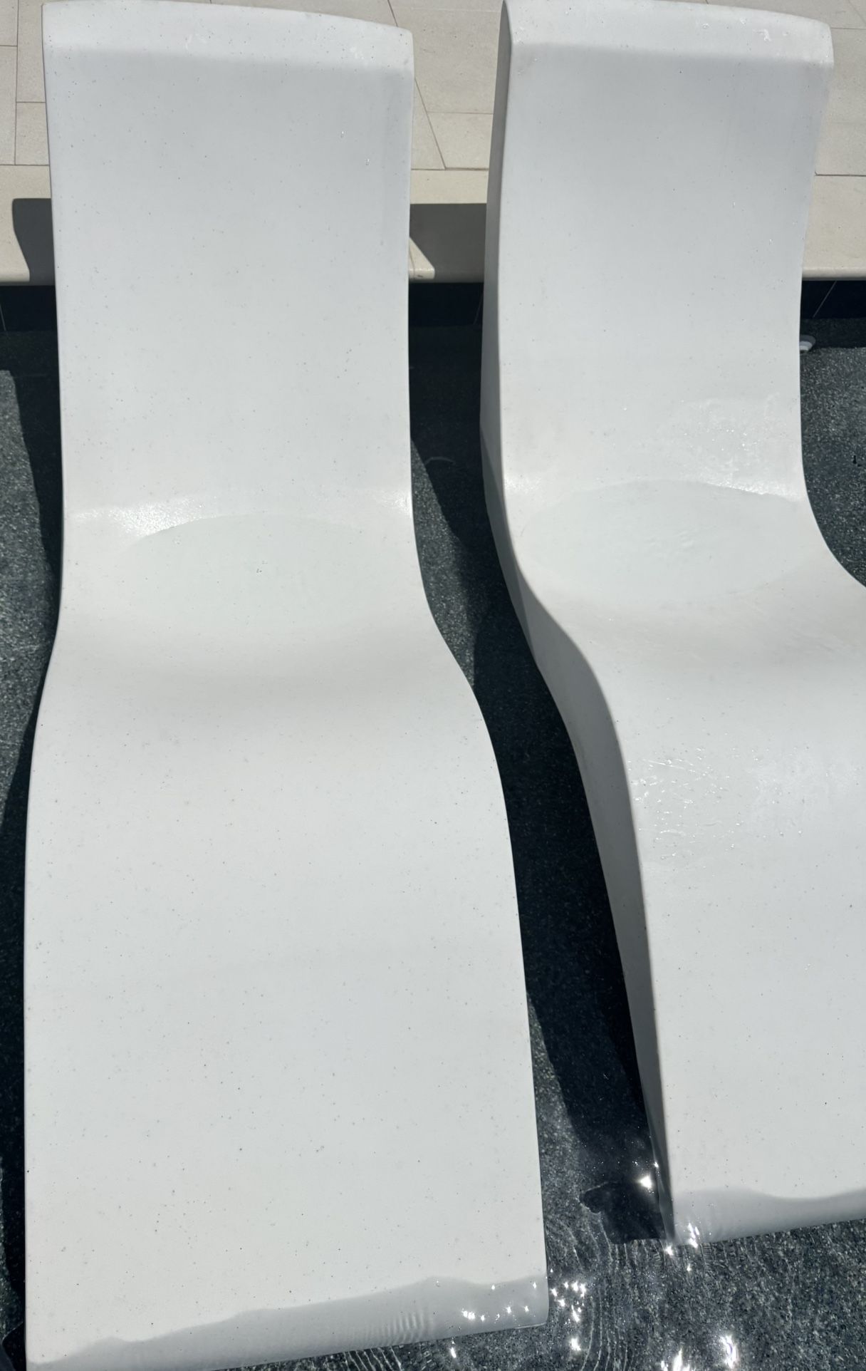 2 aqua outdoor pool loungers,only msg when ready to pick up. Won’t answer to is this available