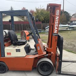 Forklift 