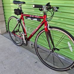 TREK ROAD BIKE 21 SPEEDS TIRE 700C SIZE M LIKE NEW 