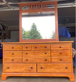8 Drawer Vaughn Bassett Dresser Chest and Mirror