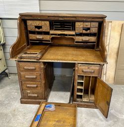 Leopold roll top desk