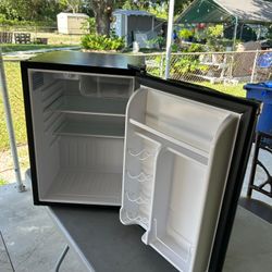 Mini Fridge 