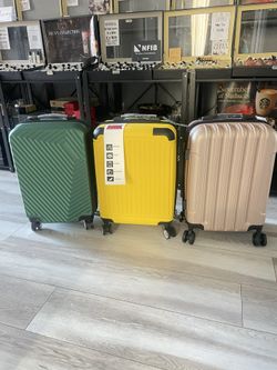 🧳 Brand New 21” Carry-On Luggage – $30 ✨ 21” carry-on size 🆕 Brand new 🔄 Smooth-rolling spinner wheels 💎 Stylish design 💰 $30 firm price 📍 Same