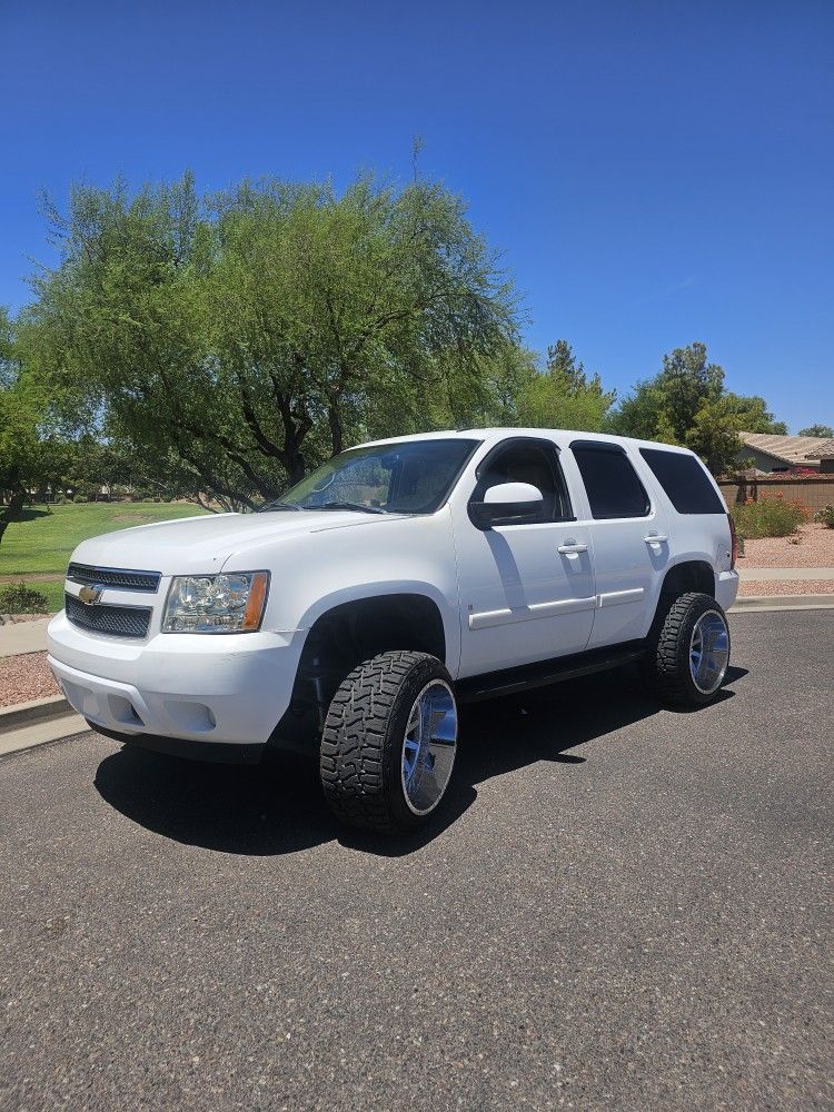 2008 Tahoe 5" Lift 22x14's