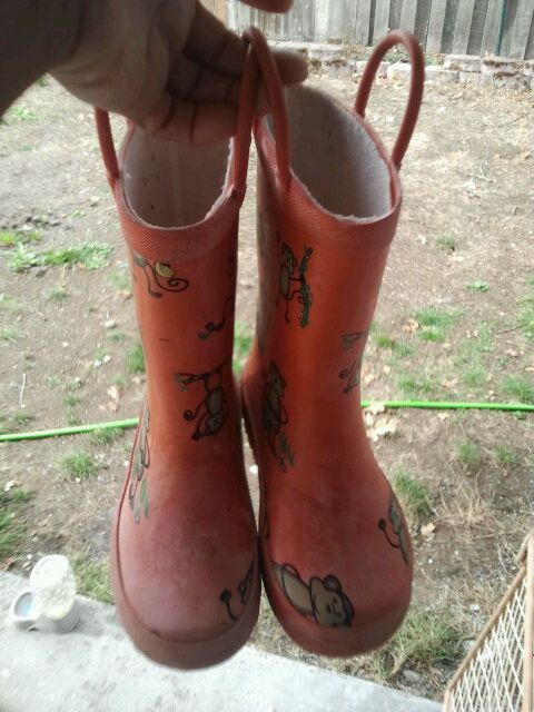 Rain boots boy size7