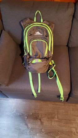 High Sierra Visalia Hydration Pack, Slate/Lime Green, 9-Liter