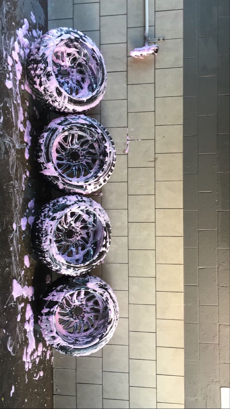 Tis chrome wheels 22x14 on 33s