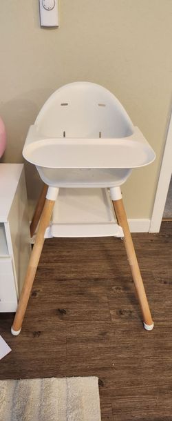 Modern Baby High Chair with Wood Legs