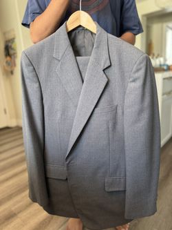 Tengo 3 Trajes En $25c/u Pantalón 34R Saco  L