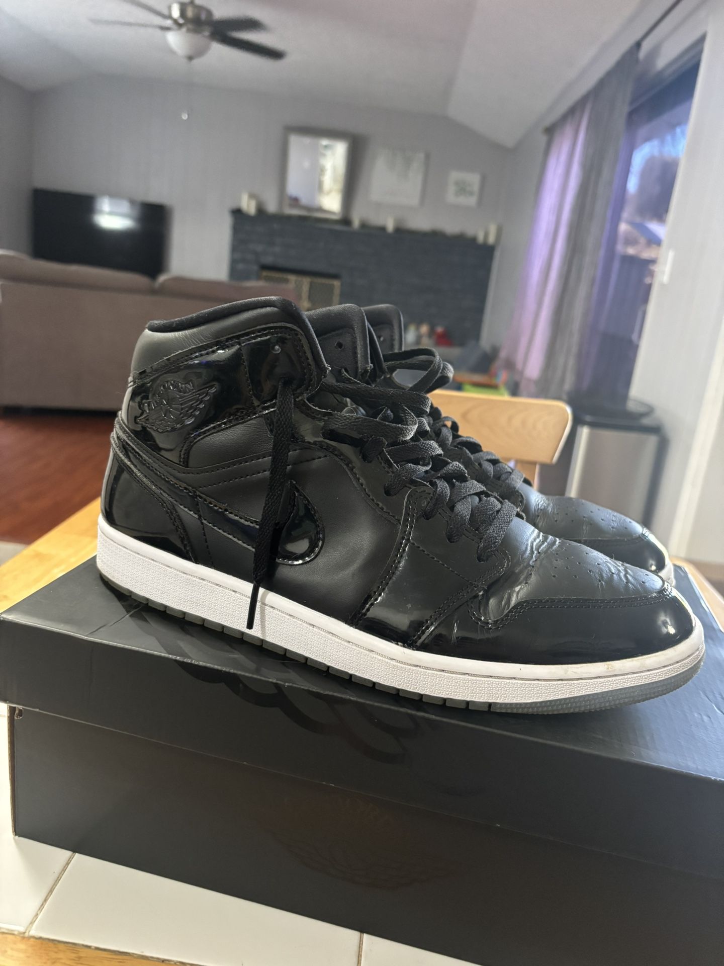 Jordan 1 Mid SE