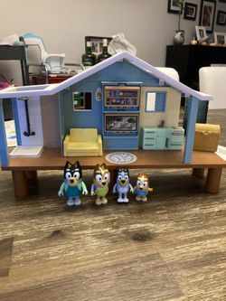Bluey Beach House With Family