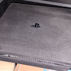 PS4 + 2 Controllers + Games