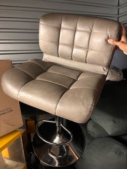 2 Barstools