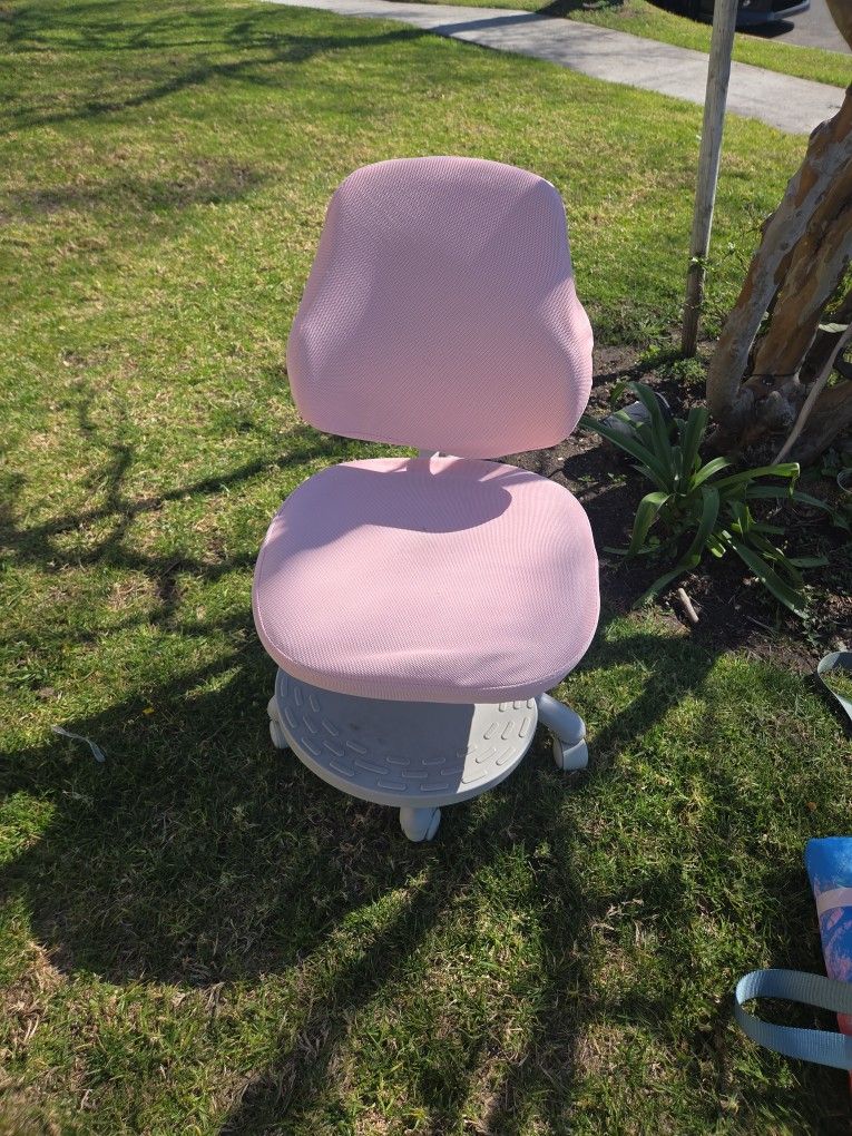 Little Girls Desk Chair