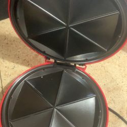 Electric quesadilla maker