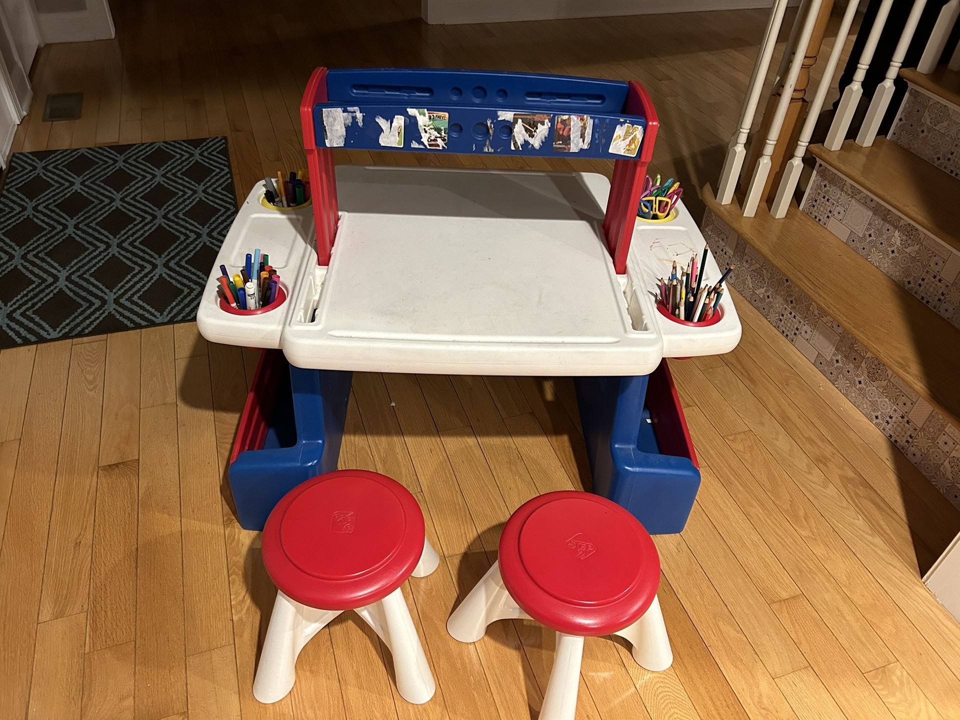 Kids Desk With 2 Stools