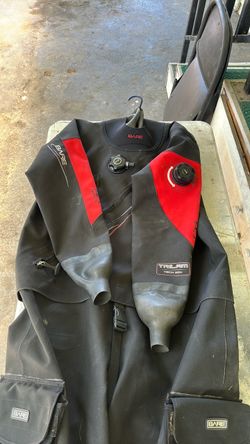 Bare Trilam Technology size Large diving dry suit