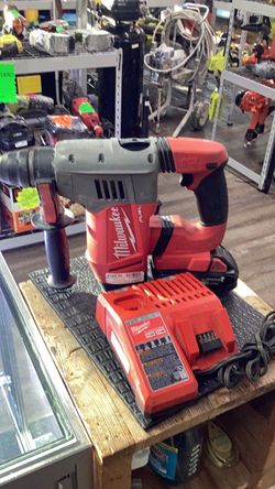 Milwaukee Fuel Rotary Hammer Drill with Charger 18volts