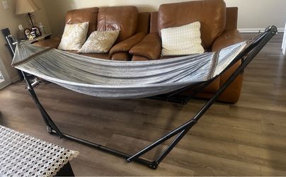Hammock with Freestanding Metal Stand