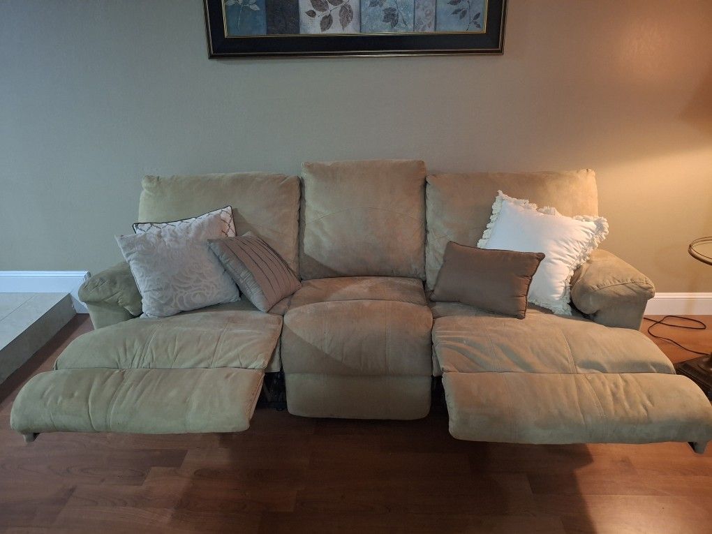 Couch With Recliners