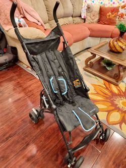 Black lightweight childrens Umbrella Stroller as well as a Car Seat
