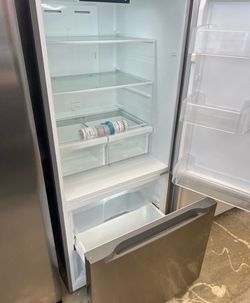 Scratch and dent like new refrigerator