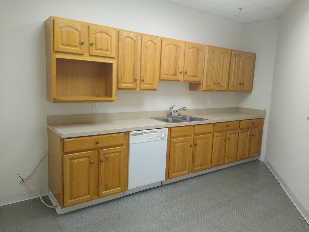 Cabinets very good condition