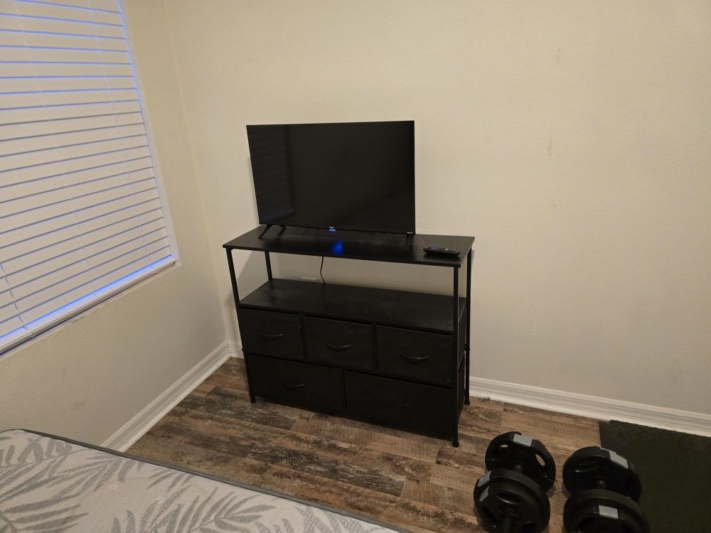 32 In TCL TV With Stand/drawer Combo