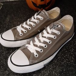 Converse womens 6.5 Great Condition 