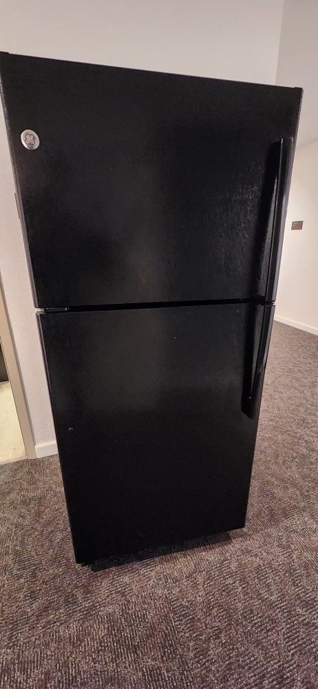 GE Refrigerator In Perfect Condition