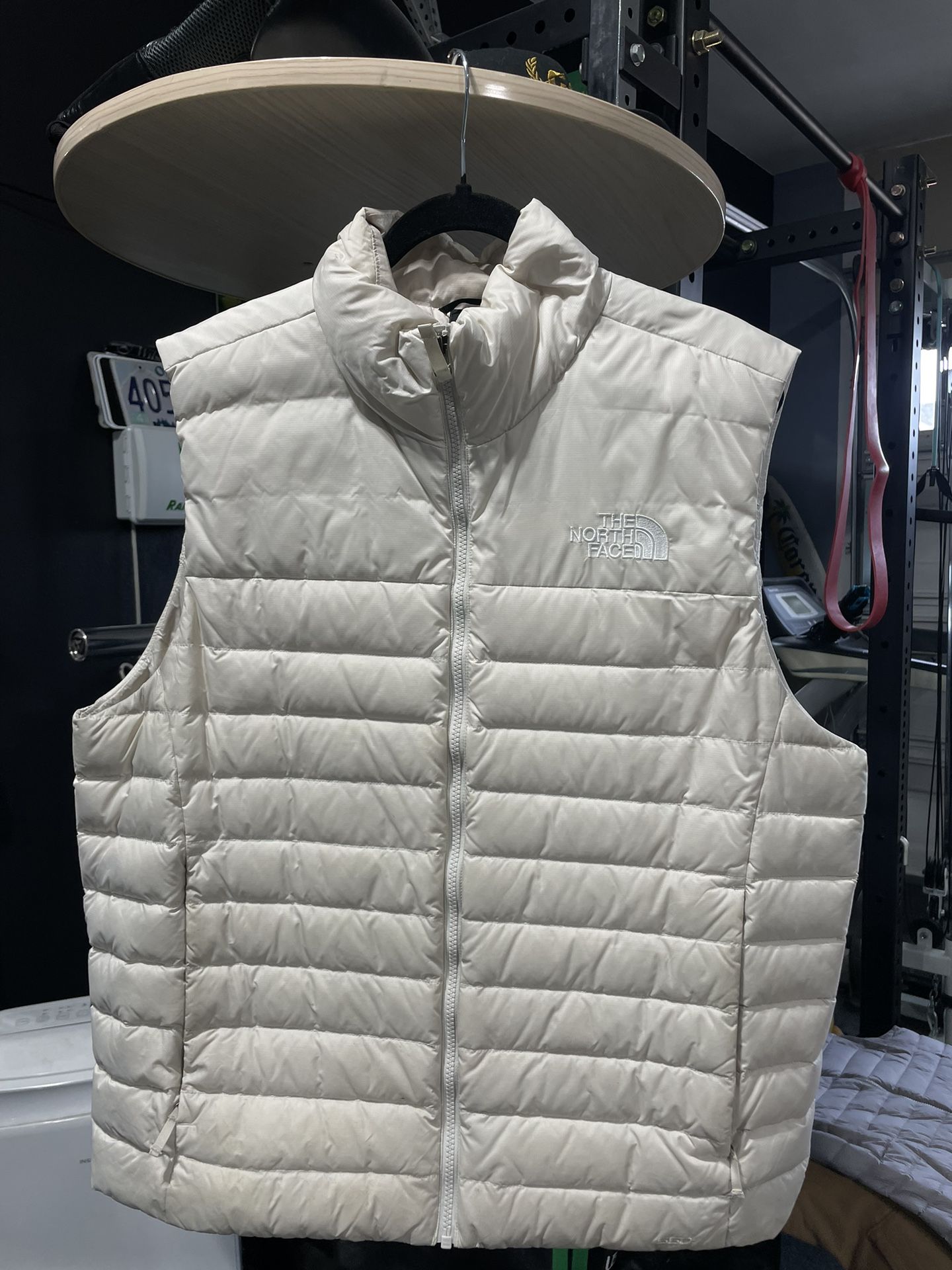 White Mens North Face Vest Size L