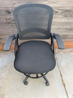 Black Mesh Office Chair with Armrests
