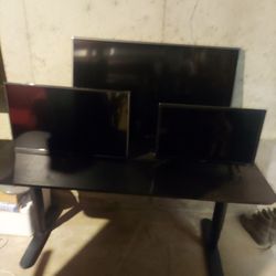 Different  Size Older Modal  Flat Sreens With  Glass  Sreens Small  Tvs Not Glass