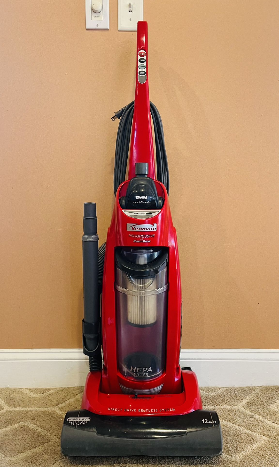 Kenmore progressive bagless vacuum cleaner for Sale in Raymond, NH
