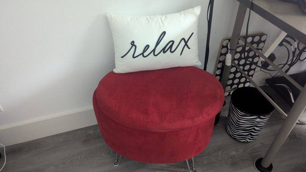 Modern, retro style individual chair or bench, red color, has interior space to store living room blankets (See 1 video + 9 pictures) silla or bench 