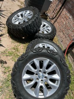 Chevy rims 20s with mud grapplers 35s