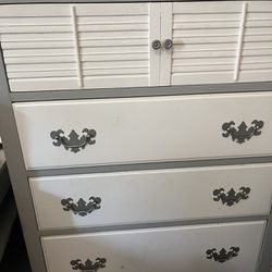 White/grey Dresser