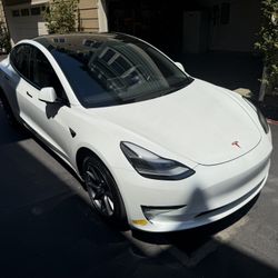 2022 Tesla Model 3 Long Range AWD