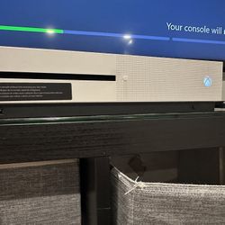 Xbox One With Game, Headphones, Controllers