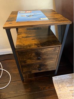 End table (not a pair)