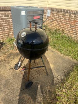 Black Kettle Charcoal Grill with Wheels