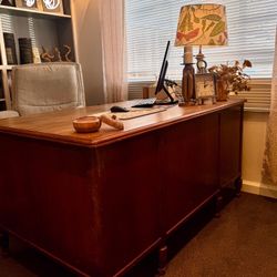 Wooden Desk With 7 Drawers