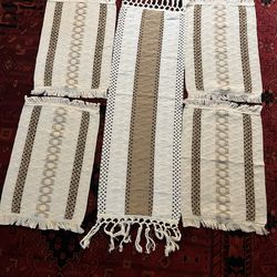 Brand New  bohoTable Runner 12×36 with Four Matching Placemats