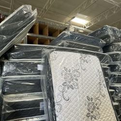 Twin Mattress Deluxe 