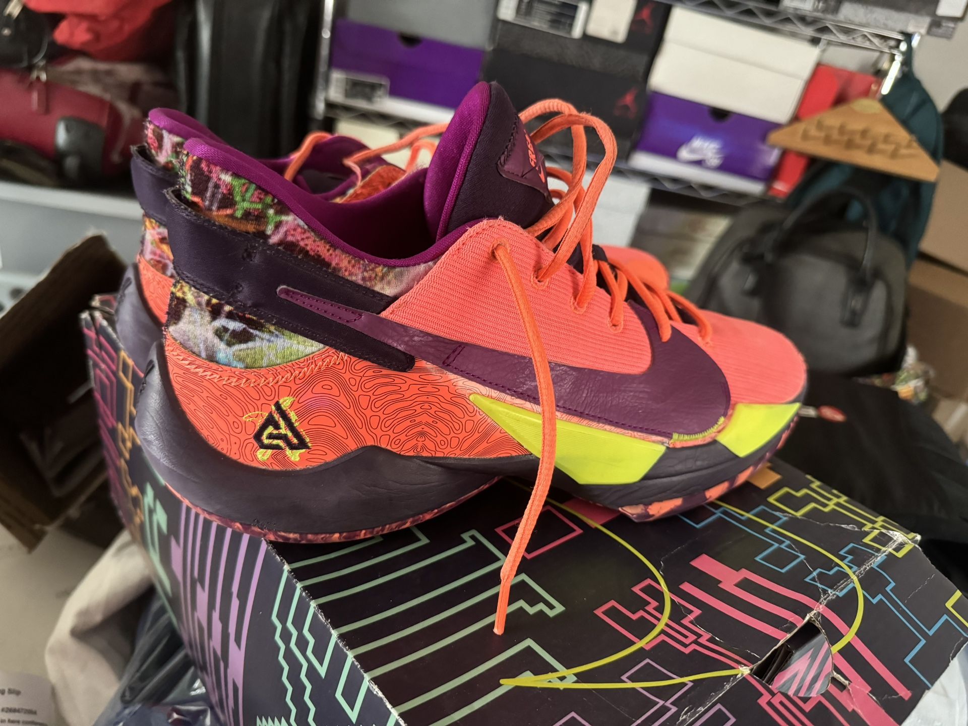 KYRIE NIKE FREAK BRIGHT MANGO SIZE 13